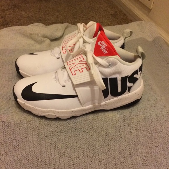 Nike Tennis Shoes - Picture 2 of 4